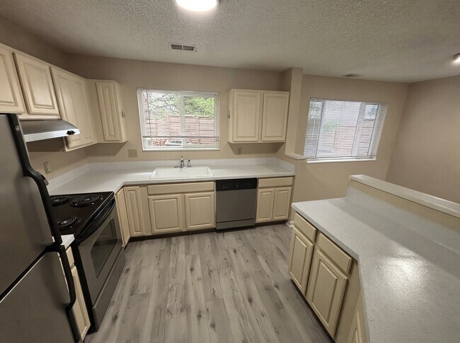 Building Photo - 626 Walden Cir