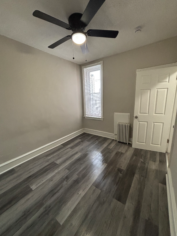 Building Photo - 922 S Yewdall St