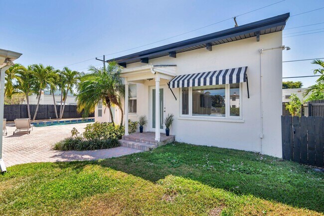 Building Photo - 222 Greenwood Dr