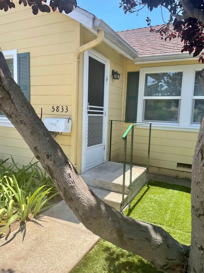 Primary Photo - 5835-5837 Mandarin Dr