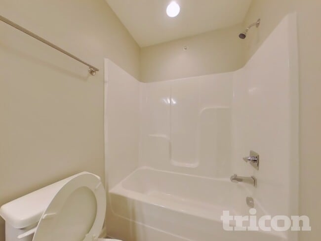 Building Photo - 121 Hickory Sta Ln