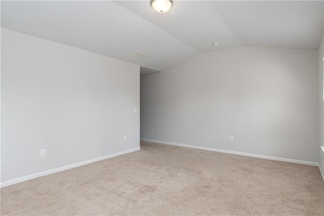 Building Photo - 4758 Highland Ave