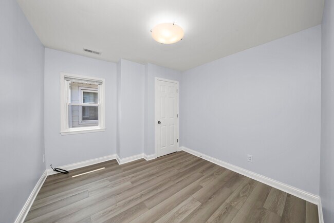 Building Photo - 3055 N Nordica Ave