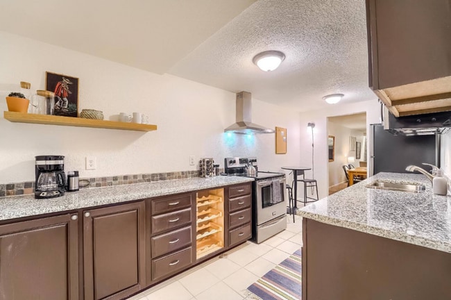 Building Photo - Cozy Arvada Downstairs Duplex Available Now!