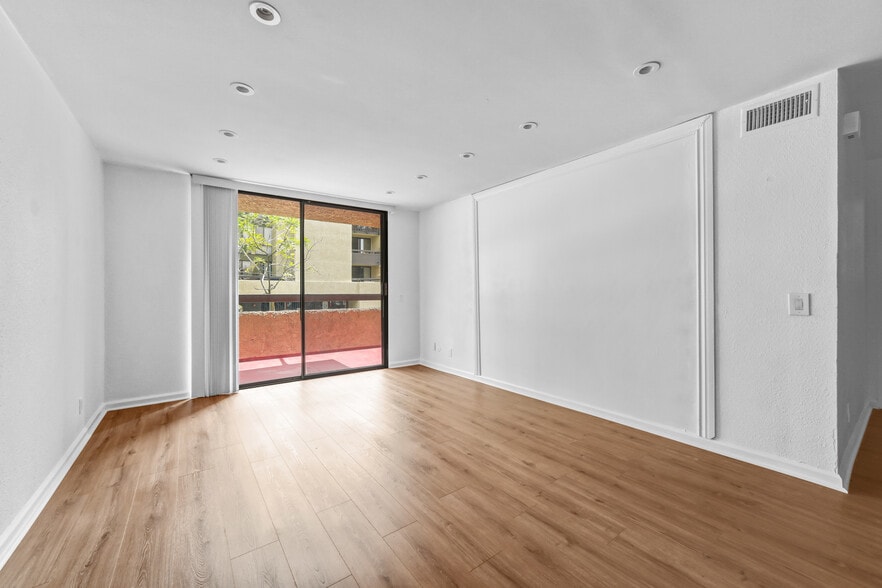 Building Photo - 4040 Via Marisol