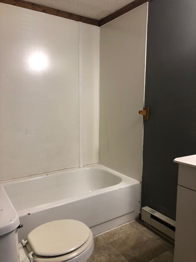 Building Photo - 1706 Russell