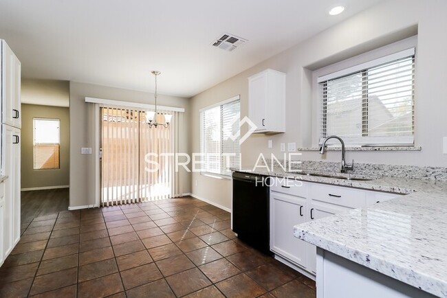 Building Photo - Charming 4 bedroom home in Avondale!