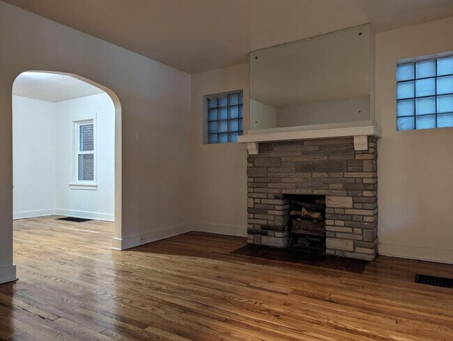 Building Photo - 6534 Deary St