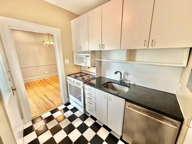 Building Photo - Historic Georgetown Sunny 2 Bedroom 1.5 Ba...