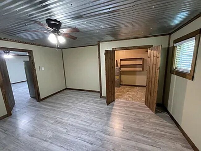 Building Photo - 6980 Farm Rd 115