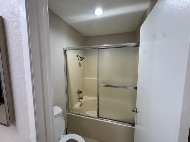 Building Photo - 3-Bedroom Moreno Valley Home – High Ceilin...