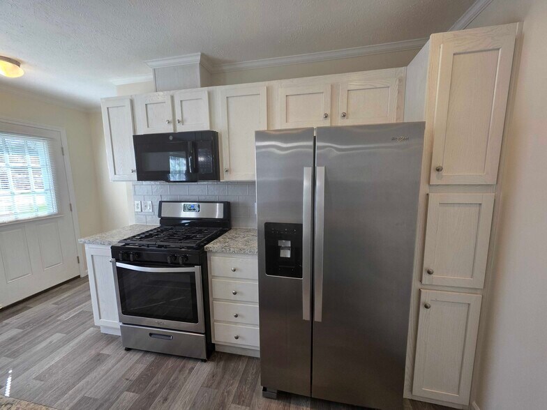 Building Photo - 3628 Birch St