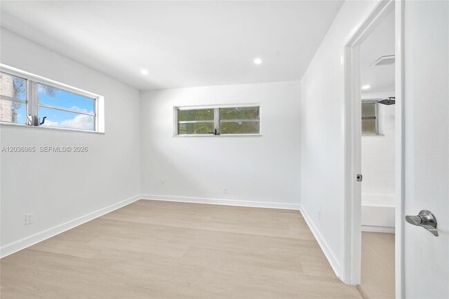 Building Photo - 6211 SW 37th St