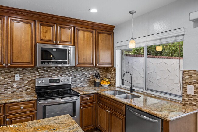 Building Photo - 7118 E Buena Terra Way