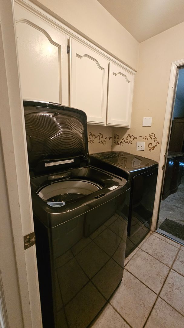 Building Photo - Great NW home with POOL & SOLAR!