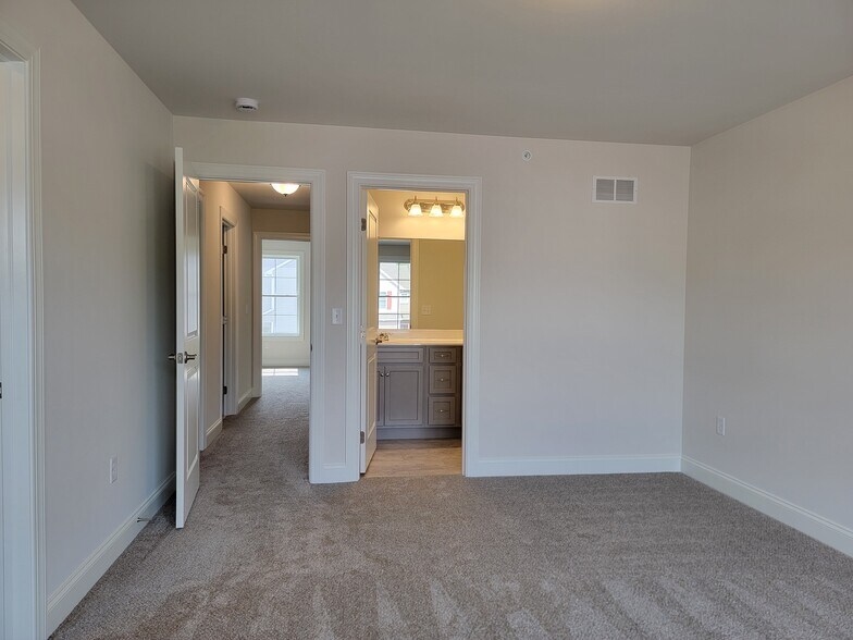 Building Photo - 107 Magnolia Dr