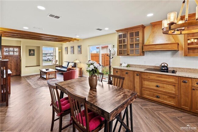 Building Photo - 1408 Karen Dr
