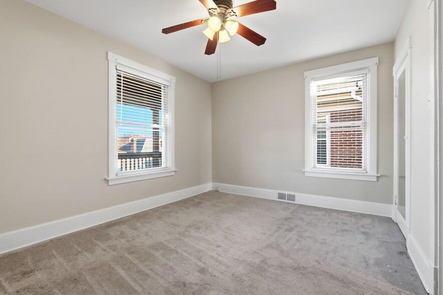 Building Photo - 2303 Sherbrook St