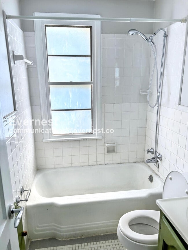 Building Photo - 1761 Valley Ave