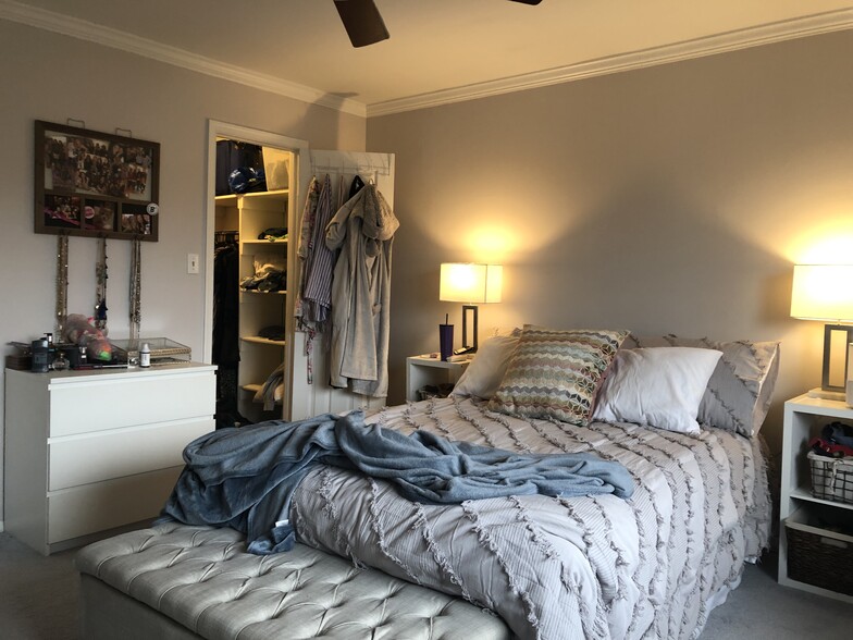 Building Photo - 1529 S George Mason Dr