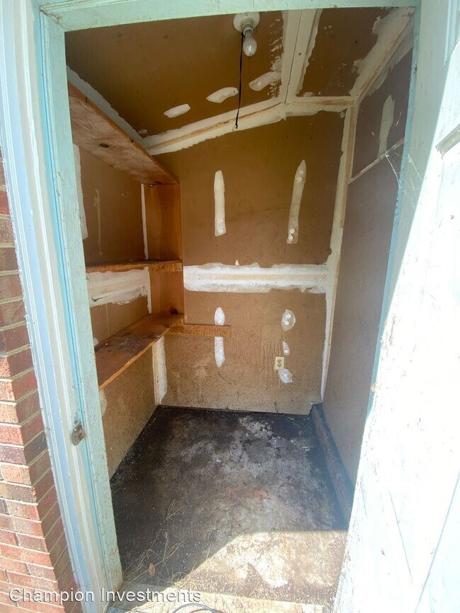 Building Photo - 2 br, 1 bath House - 207 W. Shannonhouse St