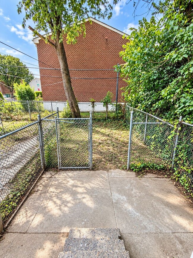 Building Photo - 1714 Meadow St