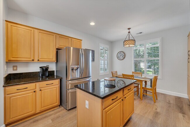 Building Photo - 10459 Summershade Ln
