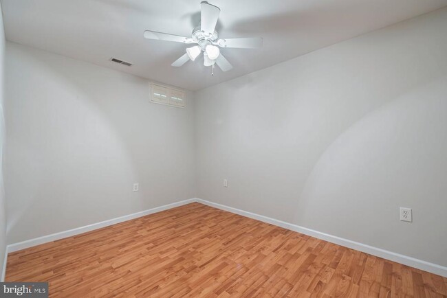 Building Photo - 805 Thicket Ct