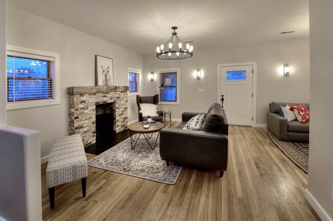 Building Photo - PRE-LEASE AUGUST 2026 - 4/4 HOUSE 3 BLOCKS FROM UA