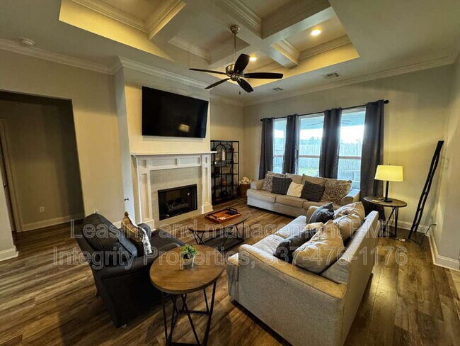 Building Photo - 200 Tennyson Dr