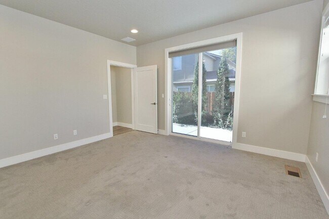 Building Photo - Alluring Beach-Style Home Nestled in SE Boise