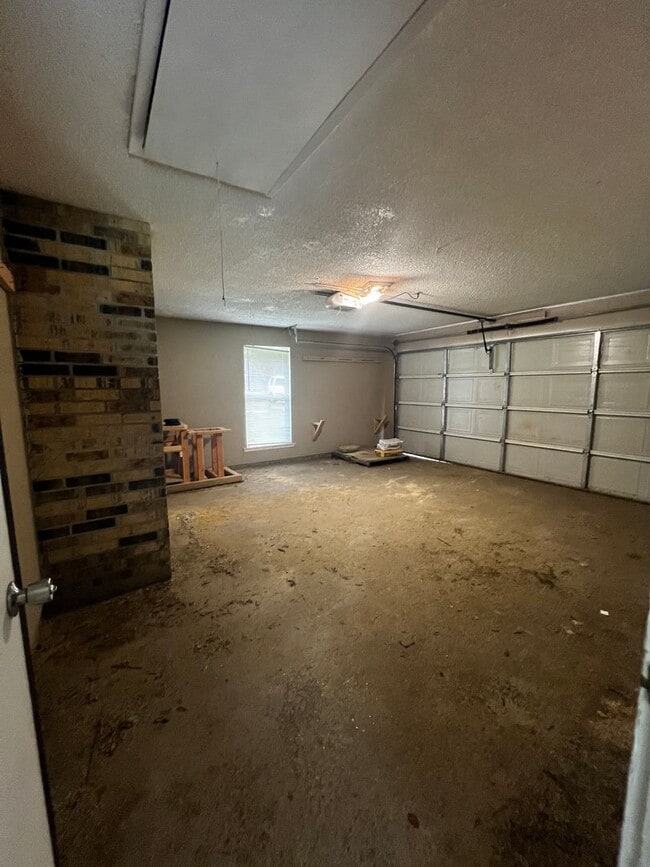 Building Photo - 171 Old Oak Ln