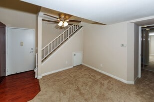 Building Photo - 21450 Burbank Blvd