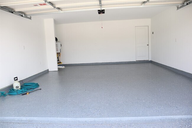 Building Photo - 216 Lantana Ln