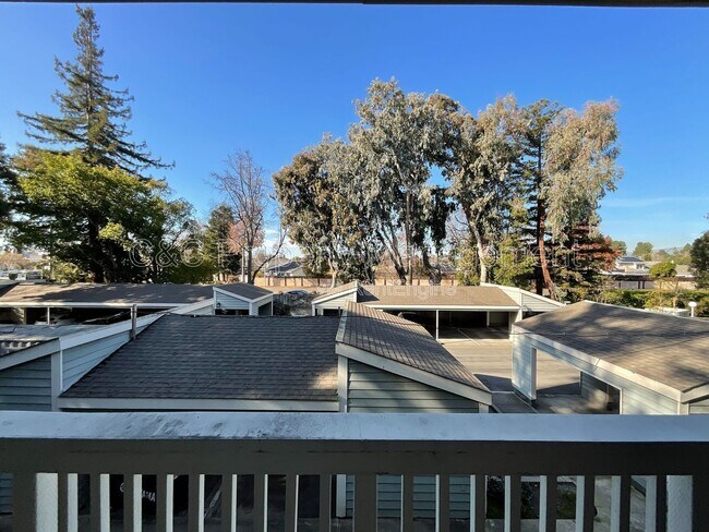 Building Photo - 37050 Meadowbrook Common