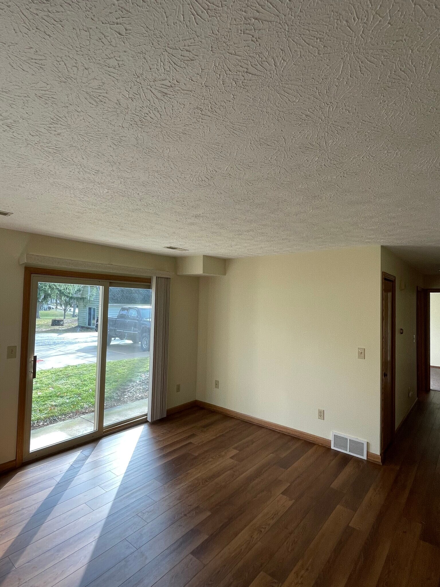Building Photo - 204 Park Dr