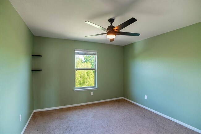 Building Photo - 415 Eagle Brook Ln