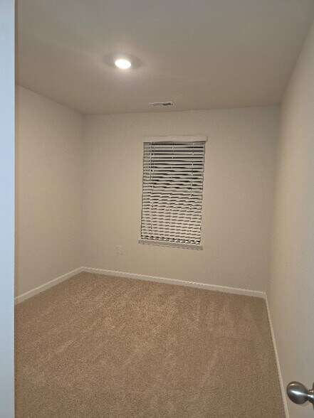 Building Photo - 408 Honeycutt Oaks Dr
