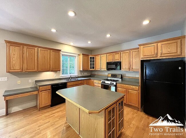 Building Photo - GORGEOUS 4 BED/2.5 BATH IN BILTMORE PARK