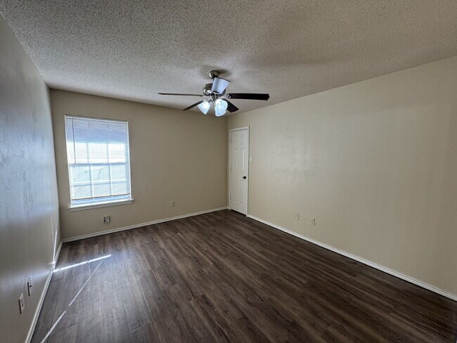 Building Photo - Beautiful Duplex in Northwest Lubbock