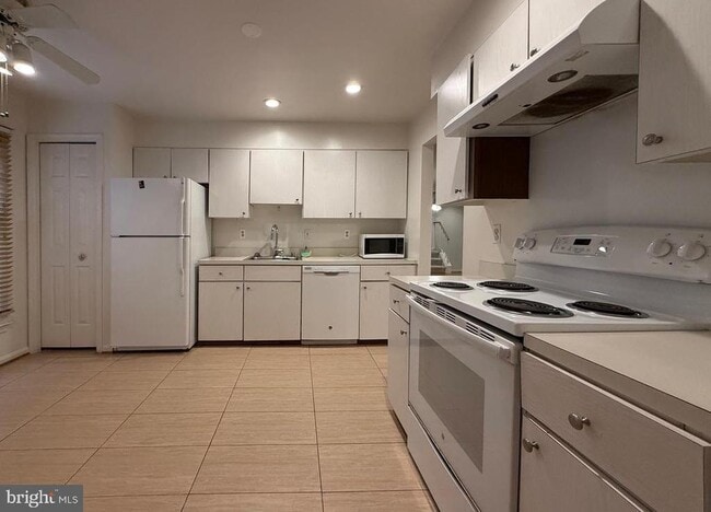 Building Photo - 7136 Swansong Wy