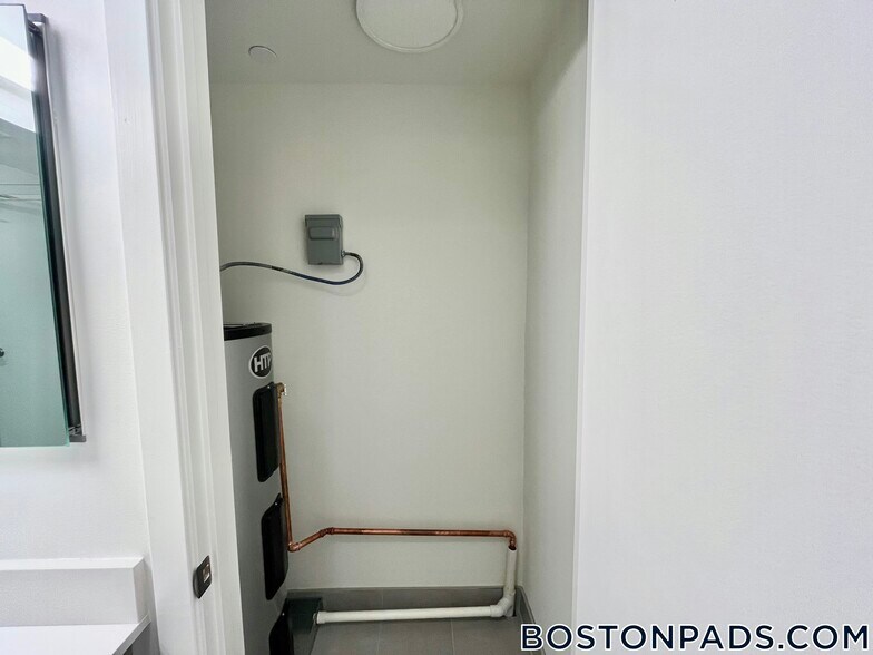 Building Photo - 1079 Commonwealth Ave