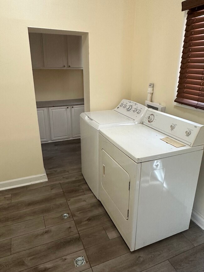 Building Photo - 534 S Pearl St