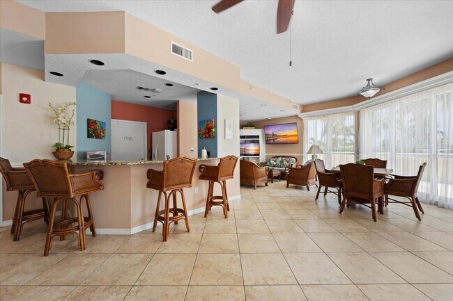 Building Photo - 5051 N Hwy A1A