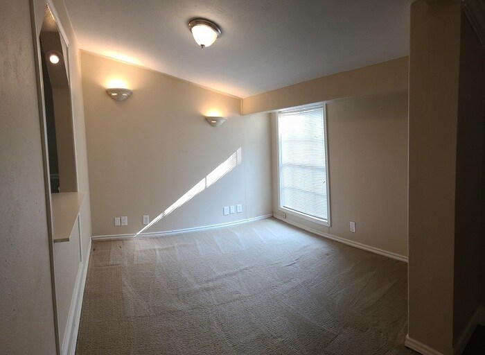 Building Photo - 2901 Robin Hill Ln