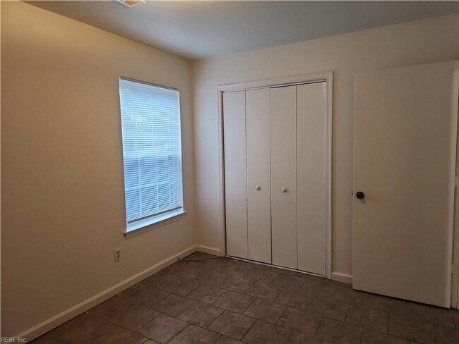 Building Photo - 6045 Bradford Dr