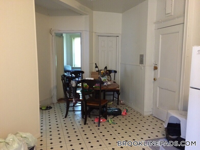 Building Photo - 208 Winthrop Rd