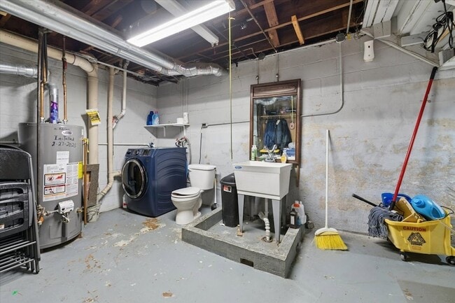 Building Photo - 362 Evans Ave