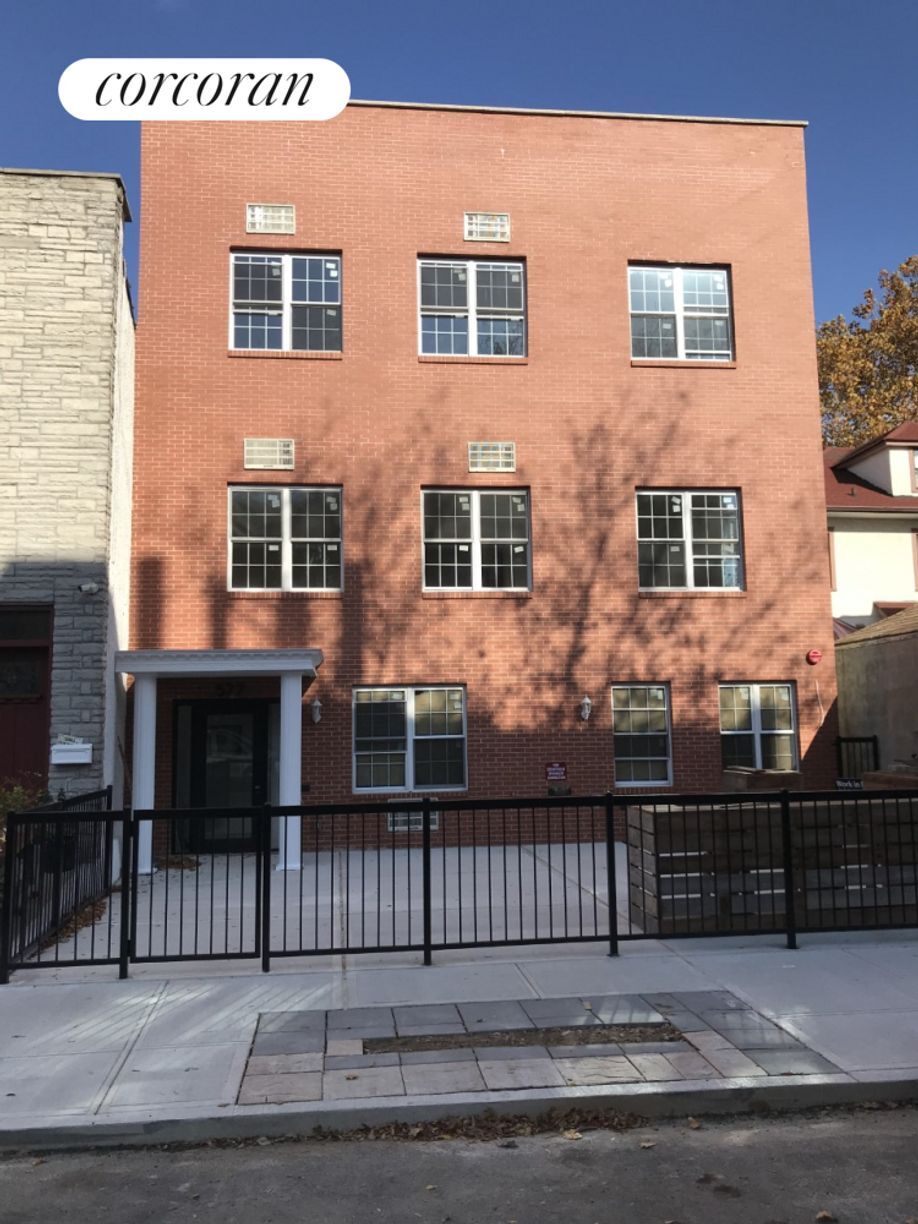 Building Photo - 577 77th St