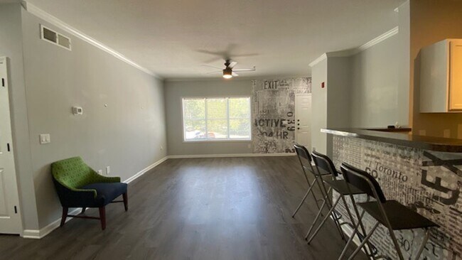 Building Photo - Beautiful 2/2 Condo Fully Remodeled!! A Must See to Appreciate!!
